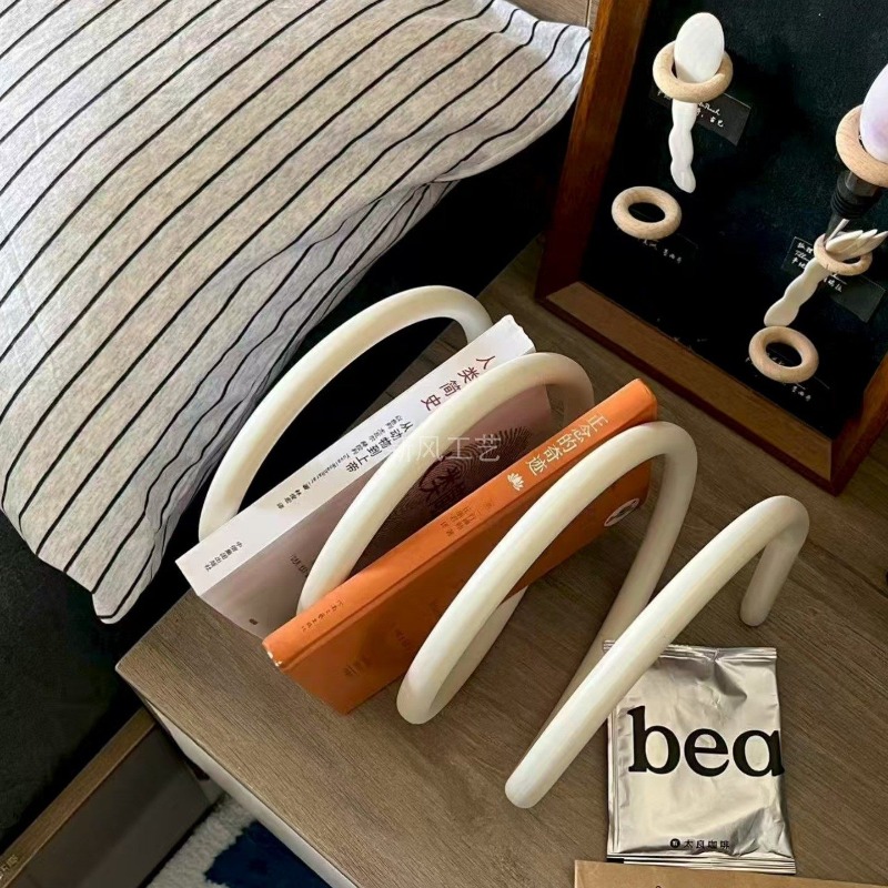 Home Decor Magazine - ชั้นวางนิตยสารโลหะสไตล์มินิมอล ชั้นวางหนังสือบนโต๊ะทำงาน ชั้นวางเก็บเอกสารสำนักงาน ชั้นวางของตกแต่งบ้านสไตล์โมเดิร์น